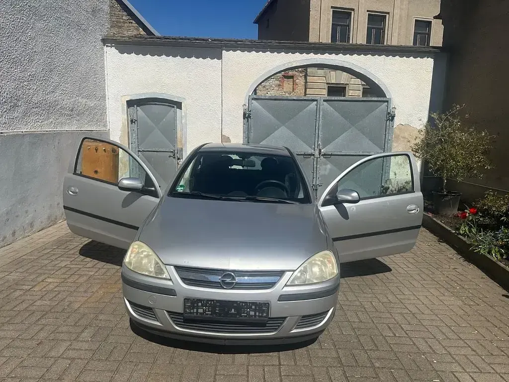 Używany Opel Corsa 60 KM (44 kW) 2004 Szary Hatchback