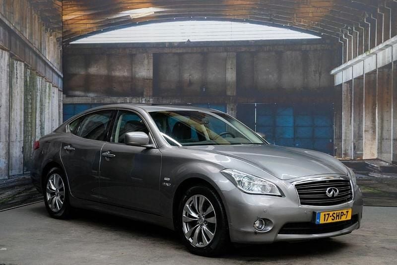 Grau Gebraucht 2011 Infiniti M35h Premium Limousine | 5.950 € - Bild 1/4