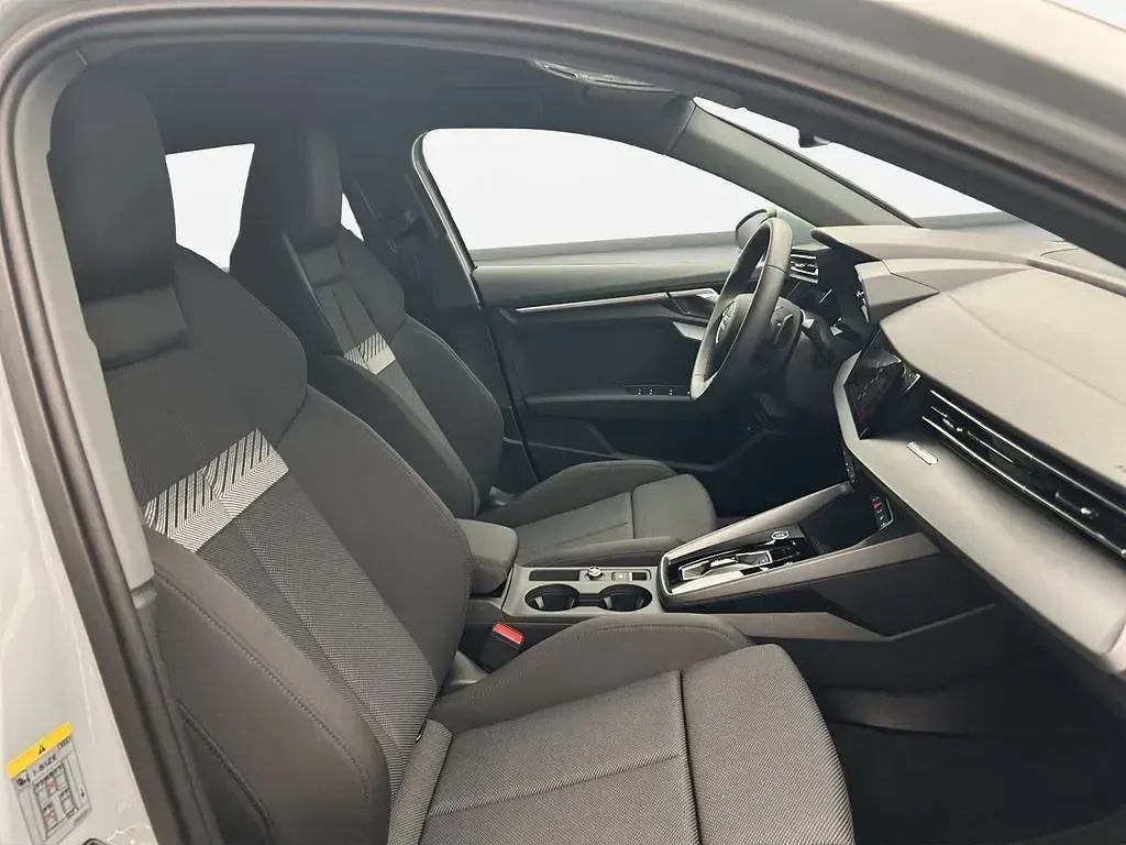 Gebraucht Audi A3 Ambiente 150 PS (110 kW) 2025 Grau Limousine