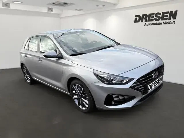 Gebraucht Hyundai i30 Trend 120 PS (88 kW) 2023 Silber Limousine
