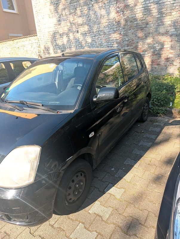 Second-hand Kia Picanto 65 CP (47 kW) 2005 Negru Hatchback