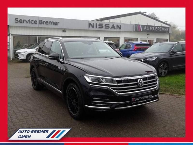 Deep black perleffekt (metallic) Gebraucht 2018 VW Touareg Elegance SUV | 35.990 € (Guter Preis) - Bild 1/4