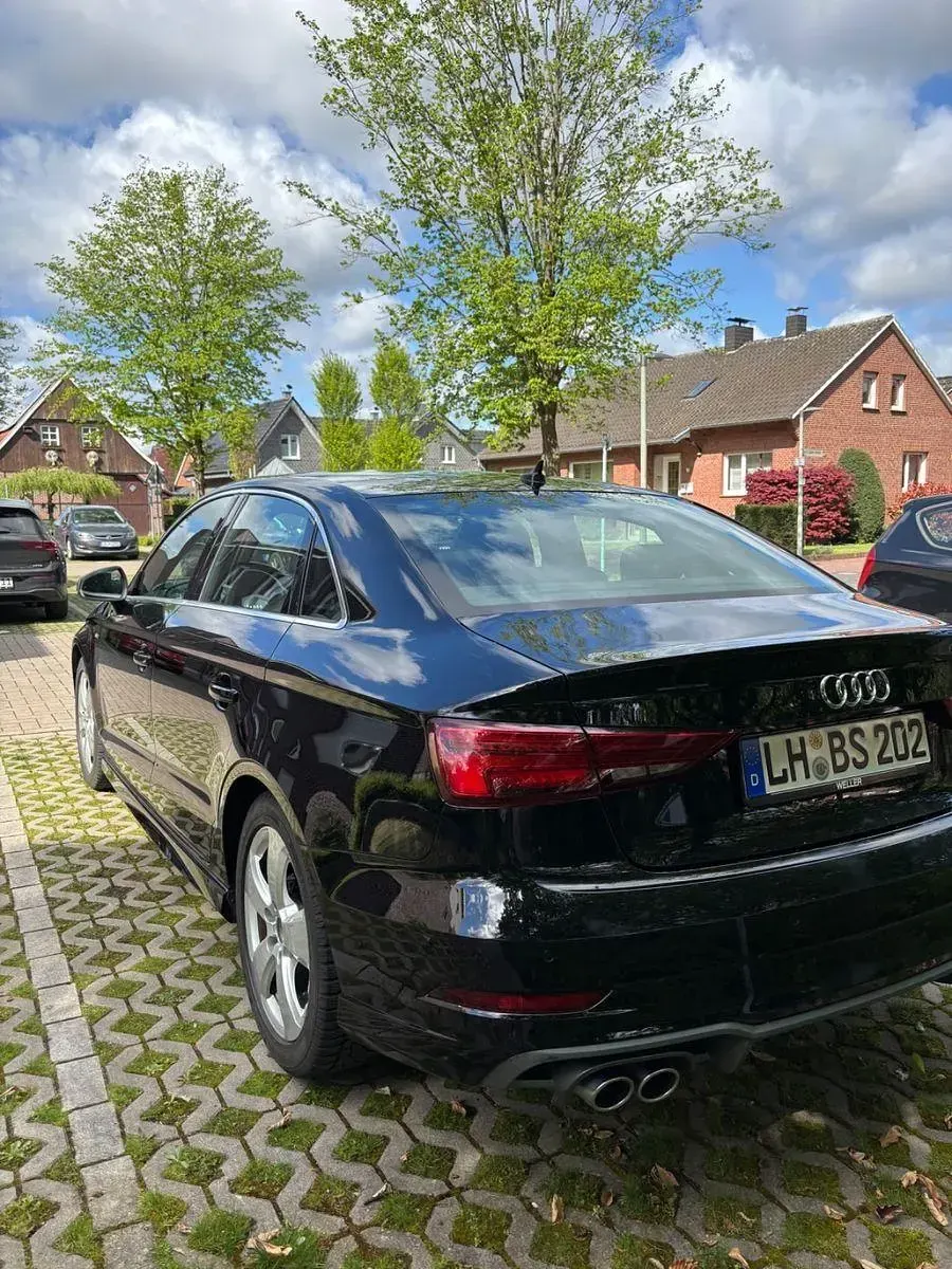 Second-hand Audi A3 S-Line 150 CP (110 kW) 2019 Negru Berlinǎ
