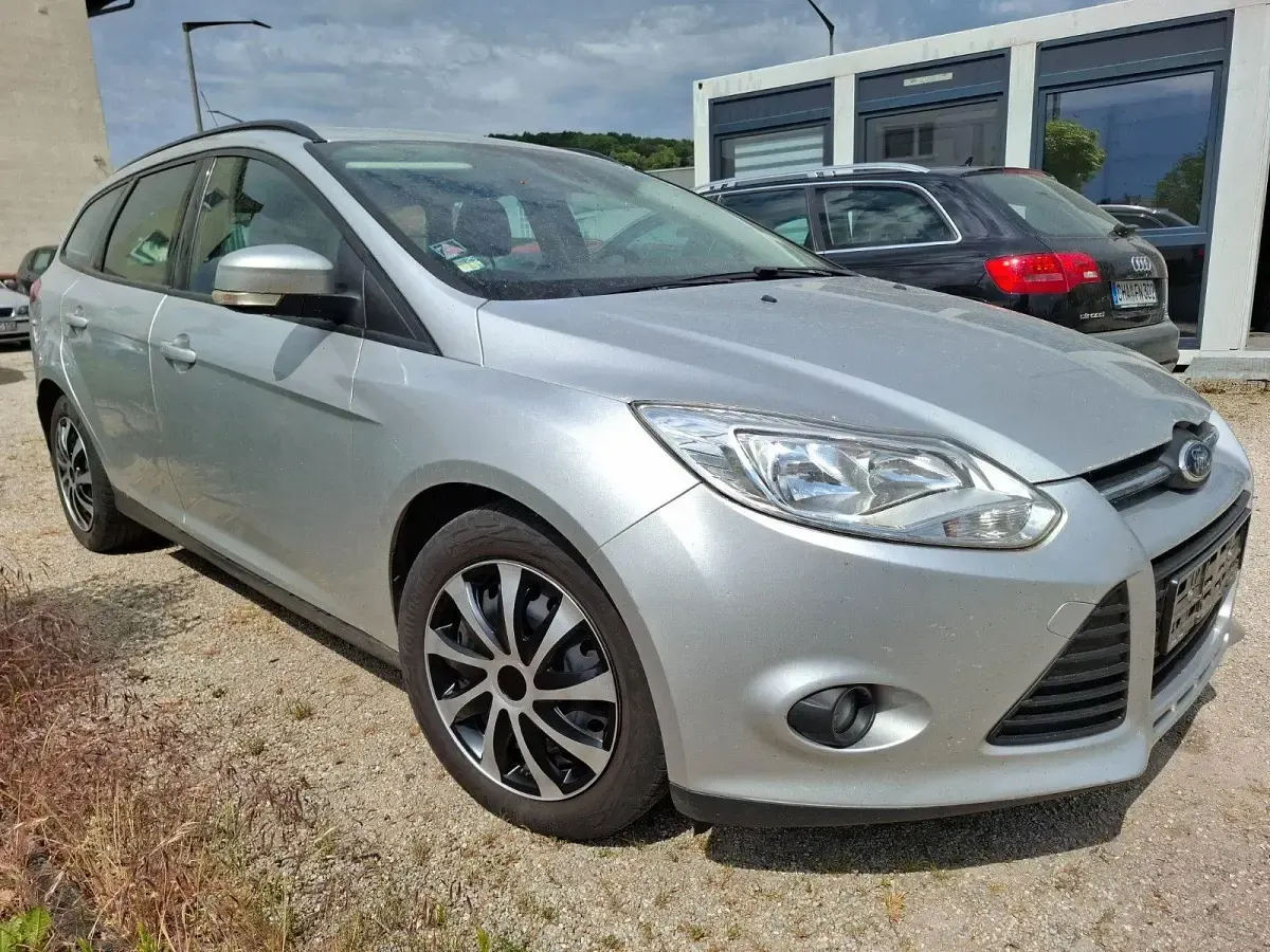 Gebraucht Ford Focus Trend 116 PS (85 kW) 2013 Silber Kombi