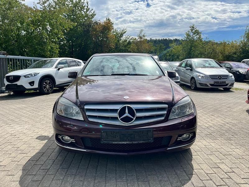 Rot Gebraucht 2008 Mercedes C220 Avantgarde Limousine | 2.999 € (Guter Preis) - Bild 1/4