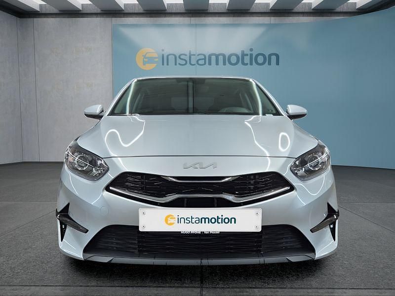 Neu Kia Ceed Vision 101 PS (74 kW) 2025 Silber Kleinwagen