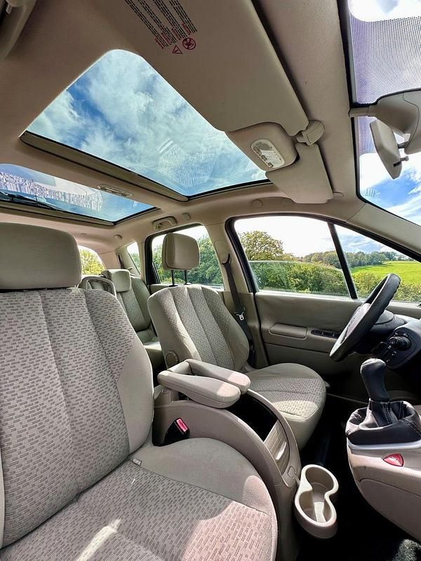 Grau Gebraucht 2005 Renault Scénic II Avantage Van / Kleinbus | 2.000 € (Fairer Preis) - Bild 1/4