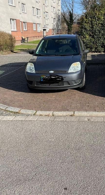 Gebraucht Ford Fiesta Ambiente 90 PS (66 kW) 2005 Grau Kleinwagen