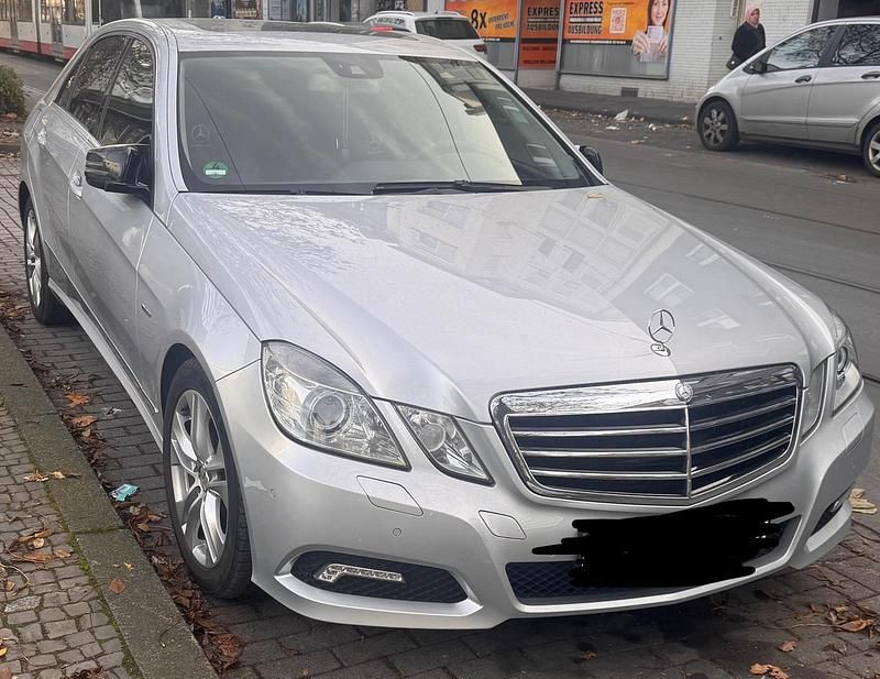 Grau Gebraucht 2009 Mercedes E350 Limousine | 7.500 € (Guter Preis) - Bild 1/4