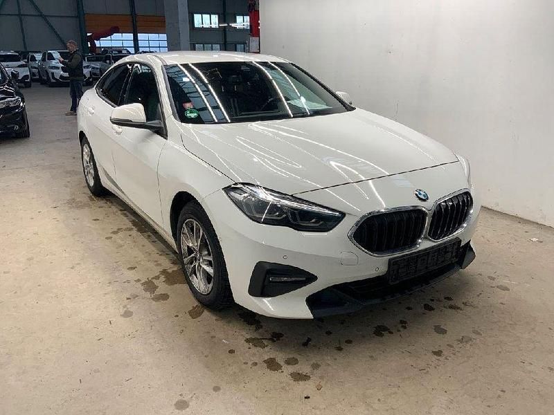Weiß Gebraucht 2022 BMW 218 Advantage Coupé | 16.999 € - Bild 1/4