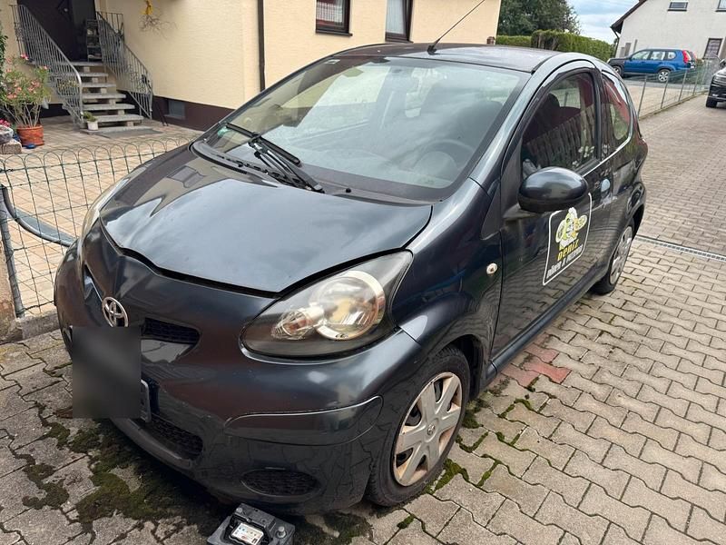 Schwarz Gebraucht 2009 Toyota Aygo Kleinwagen | 750 € (Superpreis) - Bild 1/4