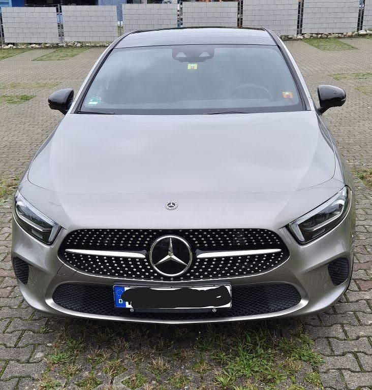 Gold Gebraucht 2018 Mercedes A250 Limousine | 23.490 € (Fairer Preis) - Bild 1/4