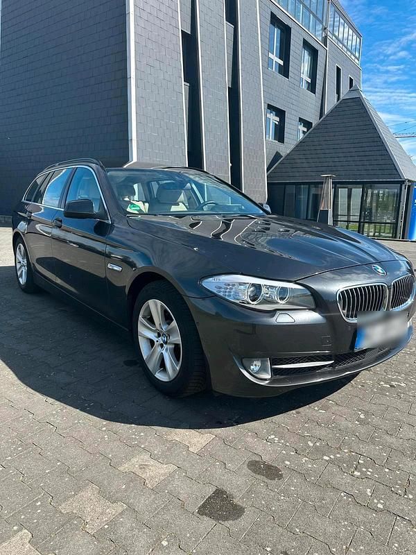 Grau Gebraucht 2012 BMW 525 Kombi | 8.490 € (Superpreis) - Bild 1/4