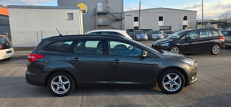 Gebraucht Ford Focus Business Edition 125 PS (91 kW) 2017 Grau Kombi