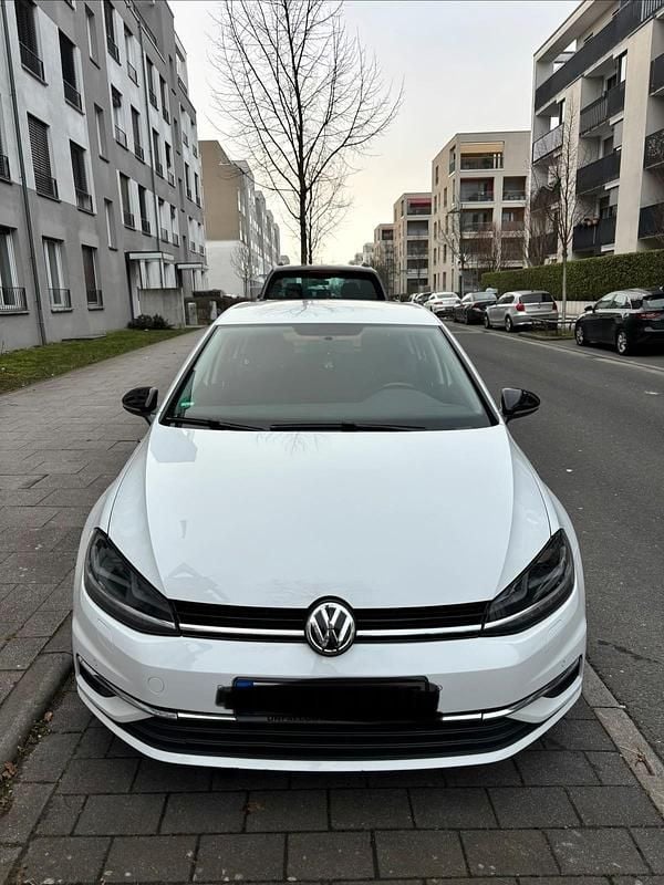 Gebraucht VW Golf VII Highline 150 PS (110 kW) 2019 Weiß Limousine