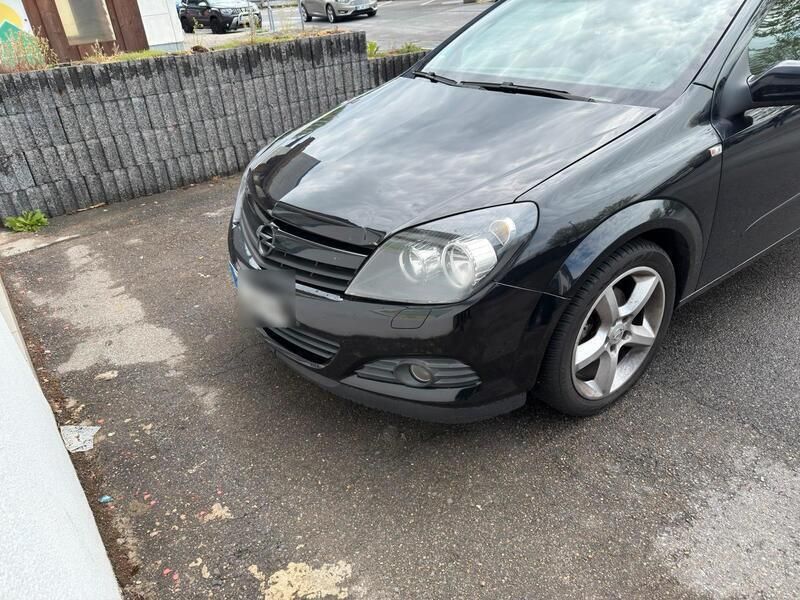 Schwarz Gebraucht 2005 Opel Astra GTC Coupé | 1.700 € - Bild 1/4