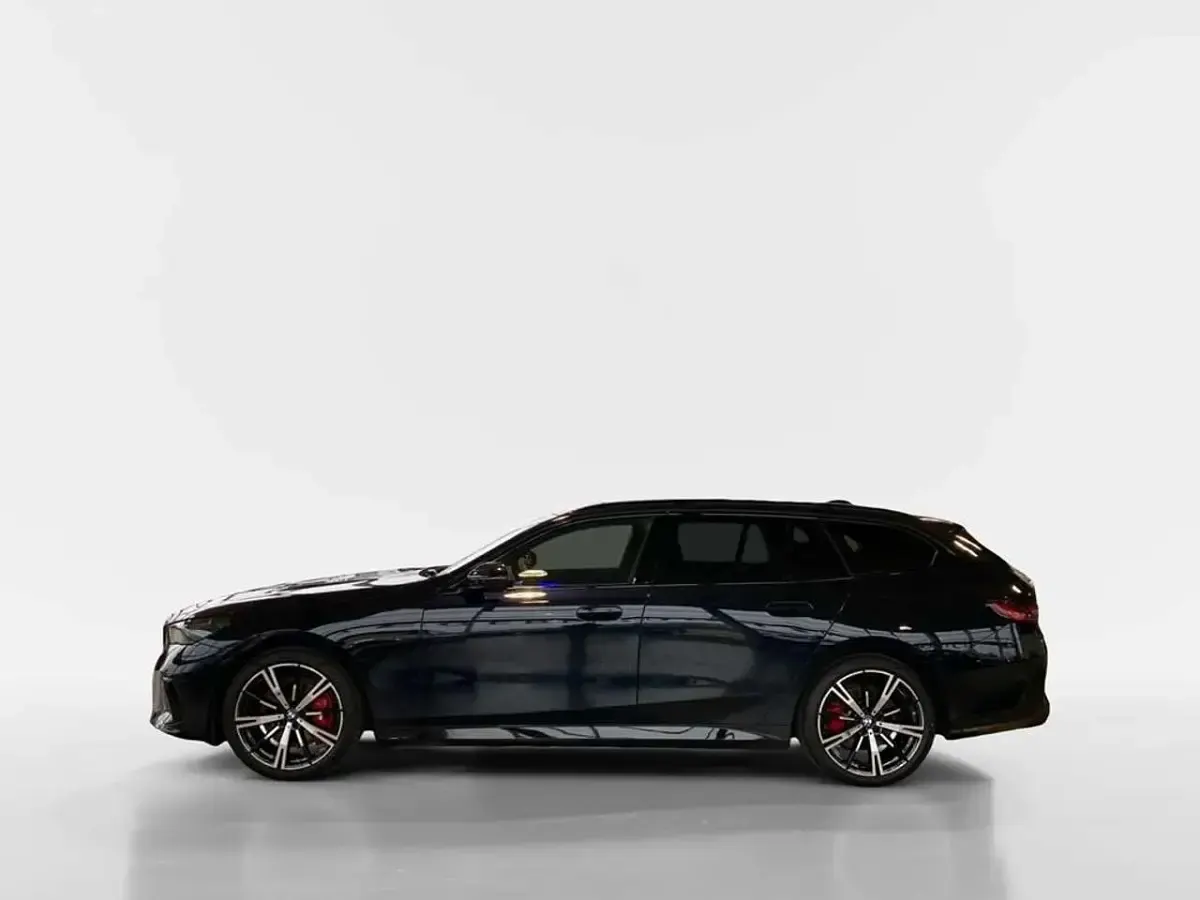 Gebraucht BMW 540 M Sport 286 PS (210 kW) 2025 Carbonschwarz metallic Kombi
