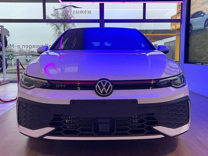 Weiß Neu 2025 VW Golf VIII GTI Limousine | 39.790 € (Guter Preis) - Bild 1/4