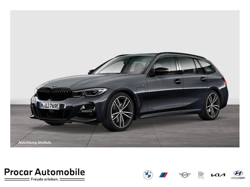 Grau Gebraucht 2021 BMW 330e M Sport Kombi | 33.890 € (Teuer) - Bild 1/4