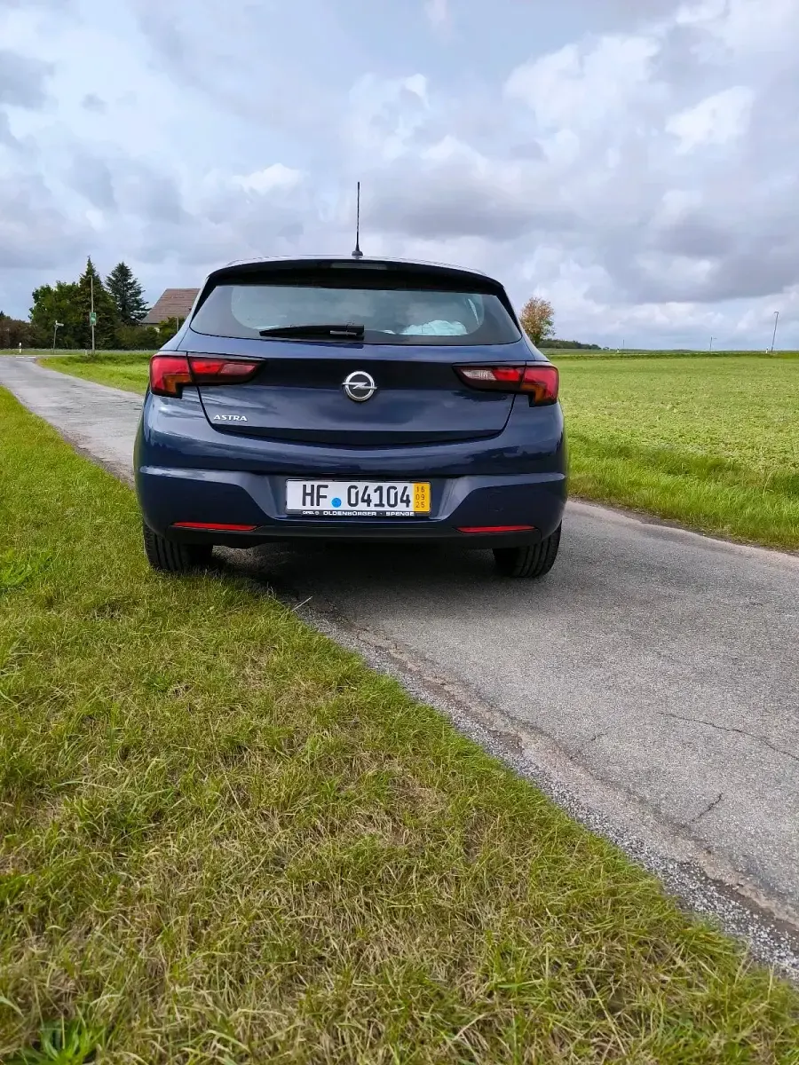 Gebraucht Opel Astra 101 PS (74 kW) 2018 Blau Limousine
