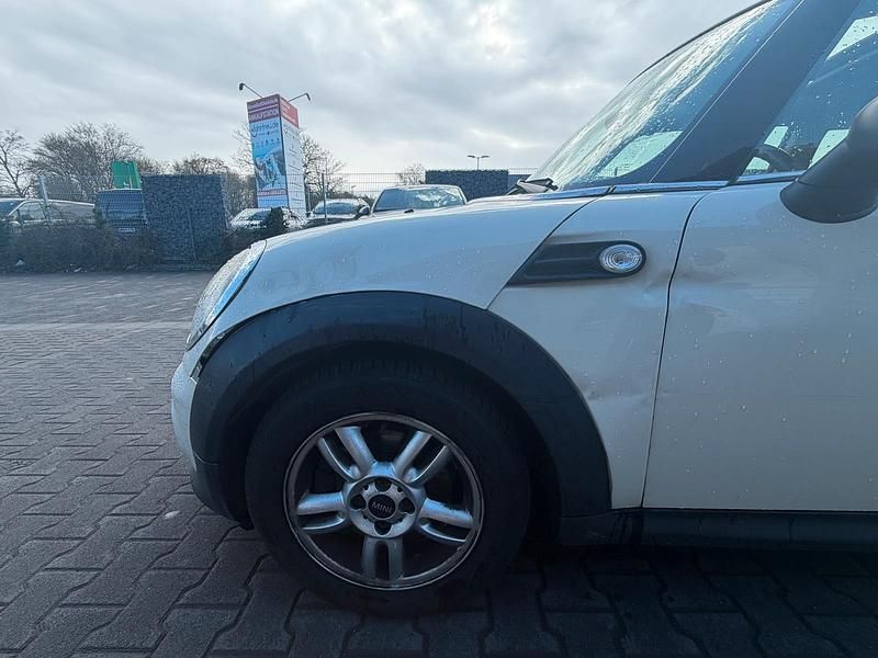 Gebraucht Mini Cooper 75 PS (55 kW) 2011 Weiß Kleinwagen