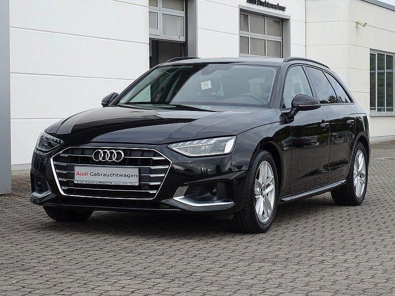 Mythosschwarz (metallic) Gebraucht 2022 Audi A4 Advanced Plus Kombi | 28.445 € (Guter Preis) - Bild 1/4