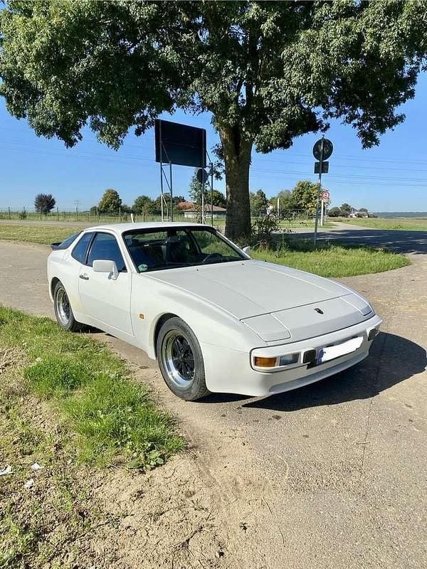 Weiß Gebraucht 1982 Porsche 944 Coupé | 24.499 € - Bild 1/4