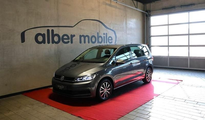 Gebraucht VW Touran Trendline 116 PS (85 kW) 2018 Grau Van / Kleinbus