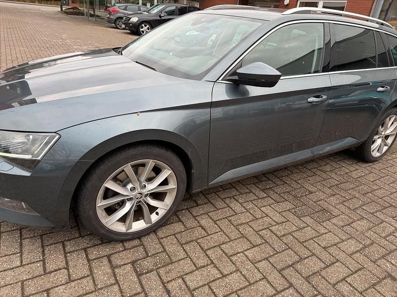 Gebraucht Skoda Superb 150 PS (110 kW) 2019 Grün Kombi