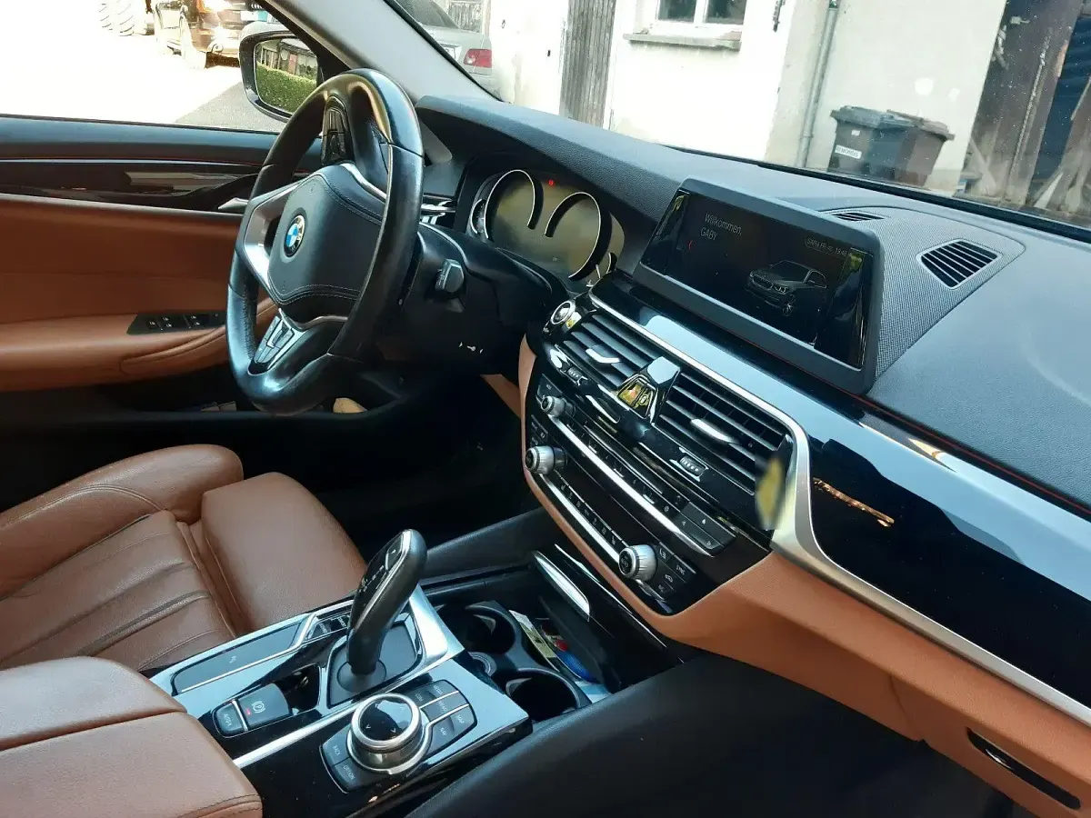 Gebraucht BMW 520 Sport Line 190 PS (139 kW) 2018 Schwarz Kombi