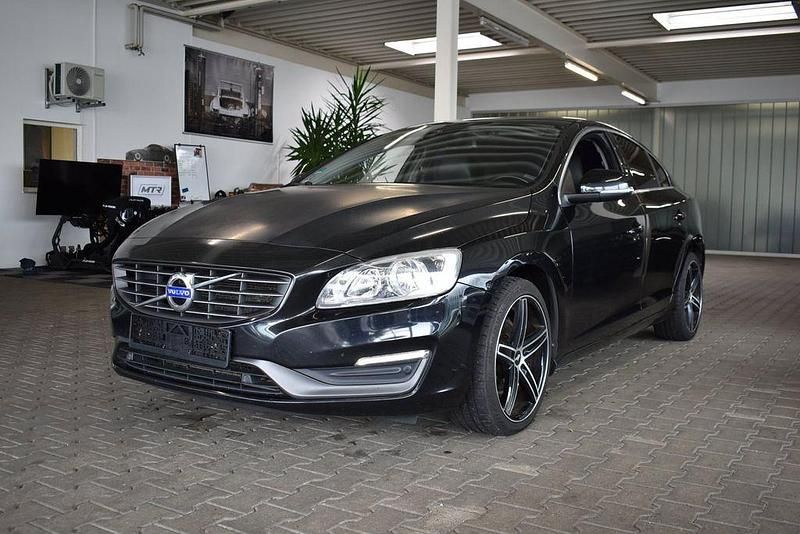Schwarz Gebraucht 2013 Volvo S60 Momentum Limousine | 10.900 € (Superpreis) - Bild 1/4