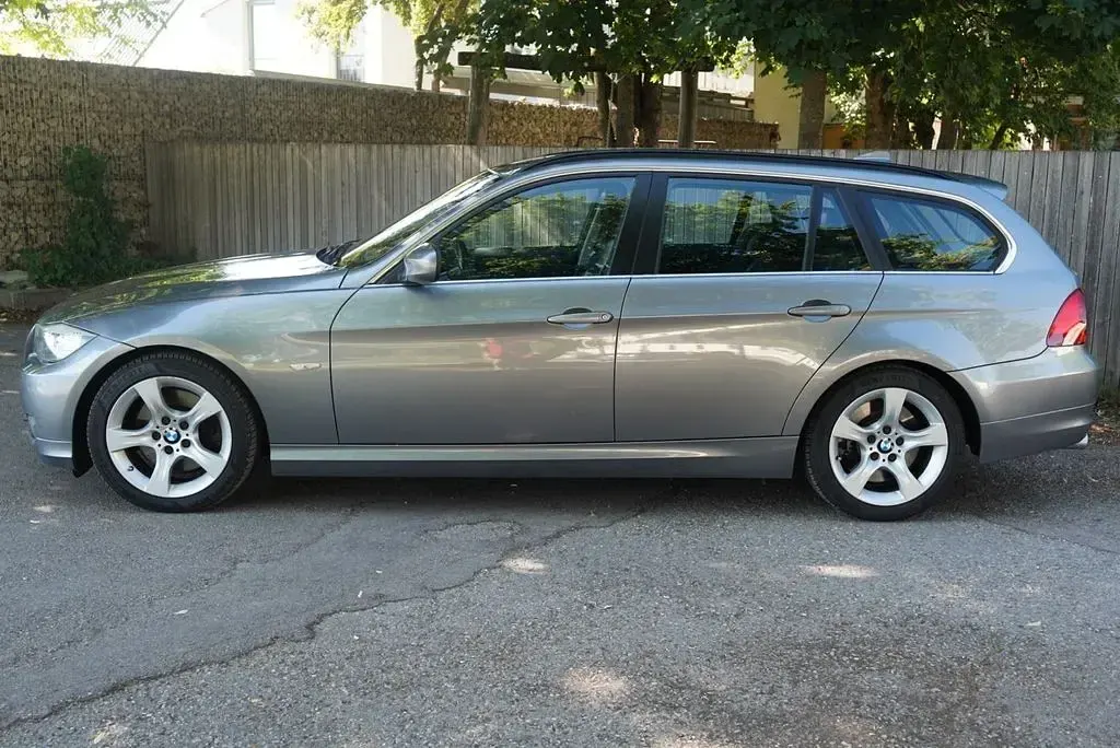 Gebraucht BMW 325 204 PS (150 kW) 2012 Grau Kombi