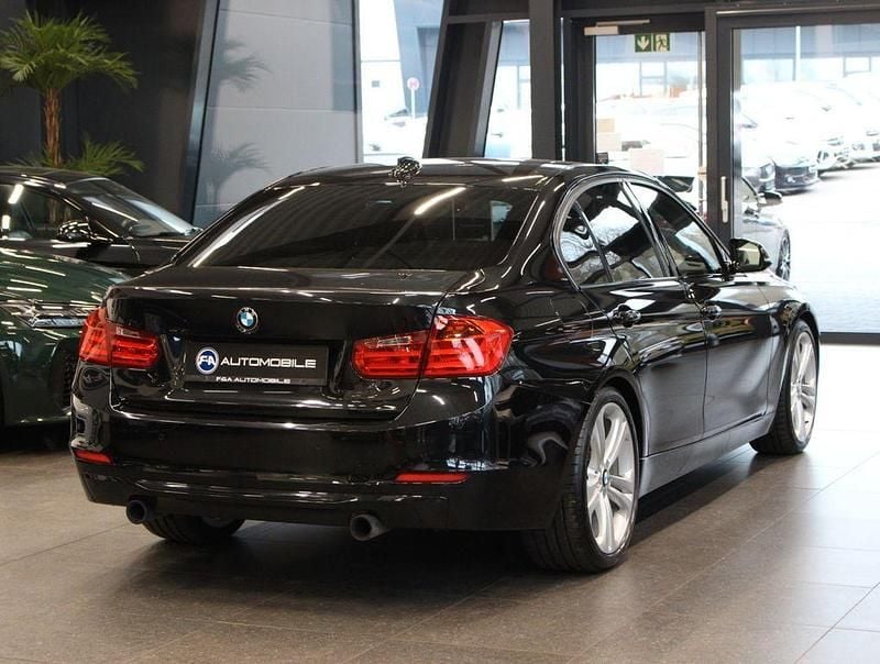 Gebraucht BMW 335 Sport Line 306 PS (225 kW) 2012 Schwarz Limousine