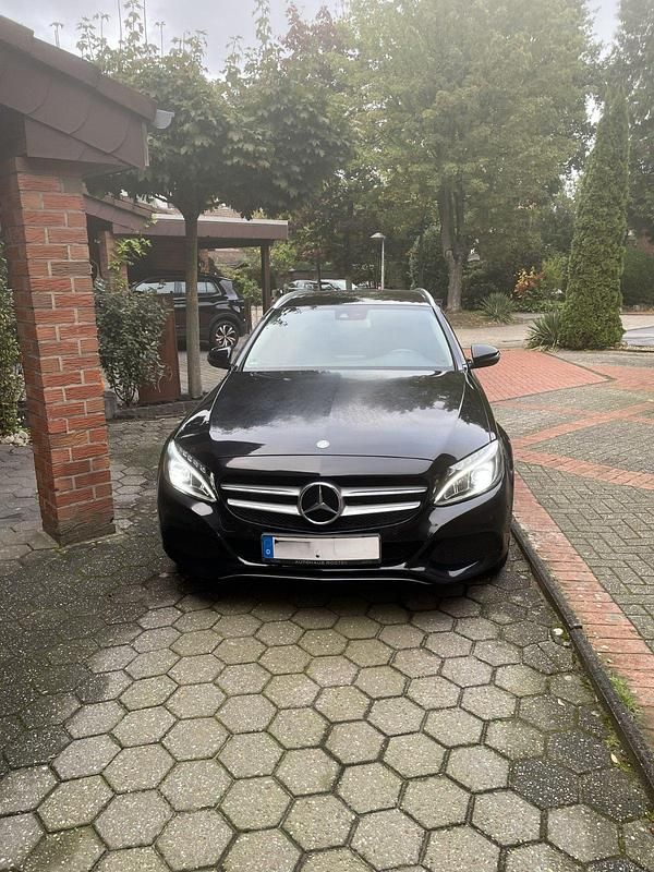 Schwarz Gebraucht 2017 Mercedes C220 Kombi | 15.900 € (Superpreis) - Bild 1/4