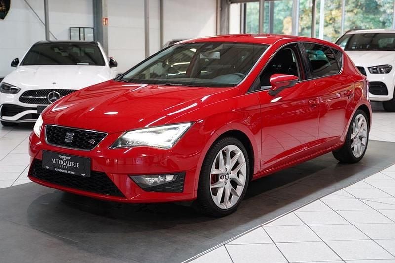 Rot Gebraucht 2014 Seat Leon FR-Line Limousine | 12.000 € (Guter Preis) - Bild 1/4