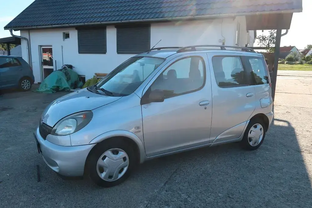 Gebraucht Toyota Yaris 86 PS (63 kW) 2001 Other Kombi