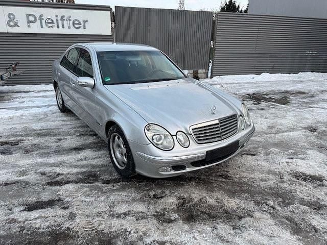 Silber Gebraucht 2004 Mercedes E200 Elegance Limousine | 4.490 € (Guter Preis) - Bild 1/4