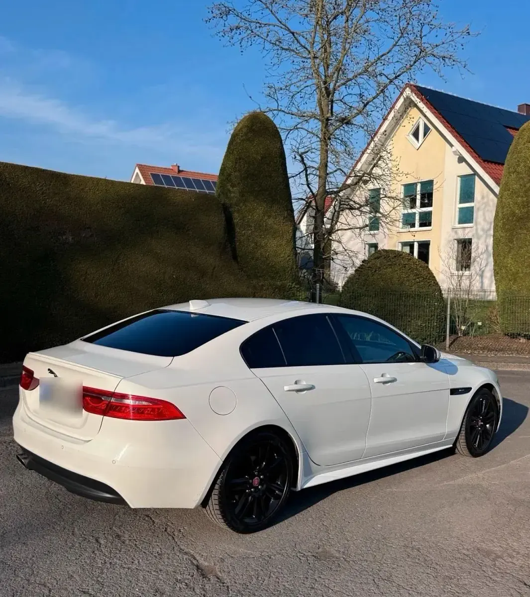Gebraucht Jaguar XE R-Sport 180 PS (132 kW) 2019 Weiß Limousine