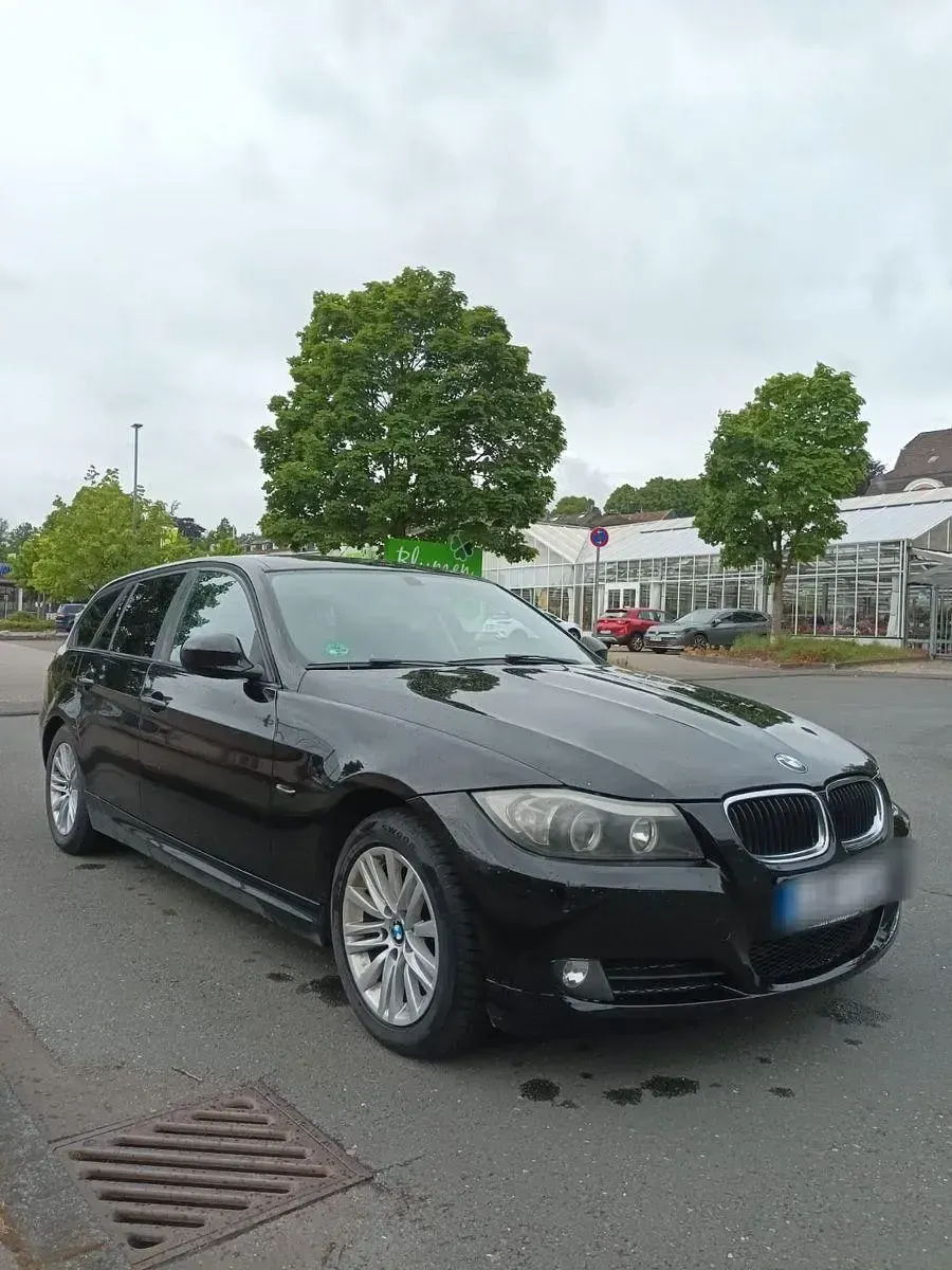 Gebraucht BMW 318 143 PS (105 kW) 2010 Schwarz Kombi