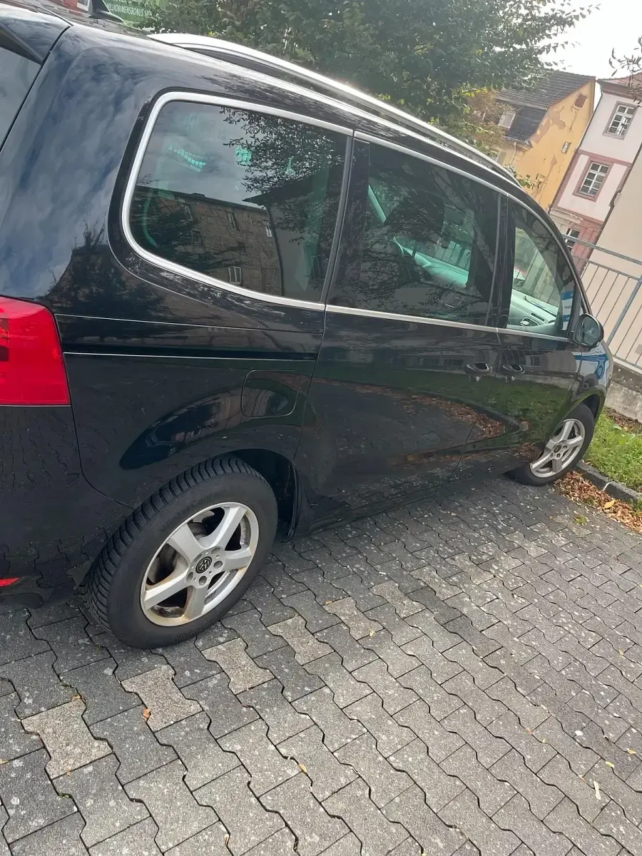 Gebraucht VW Sharan 140 PS (102 kW) 2011 Schwarz Van / Kleinbus