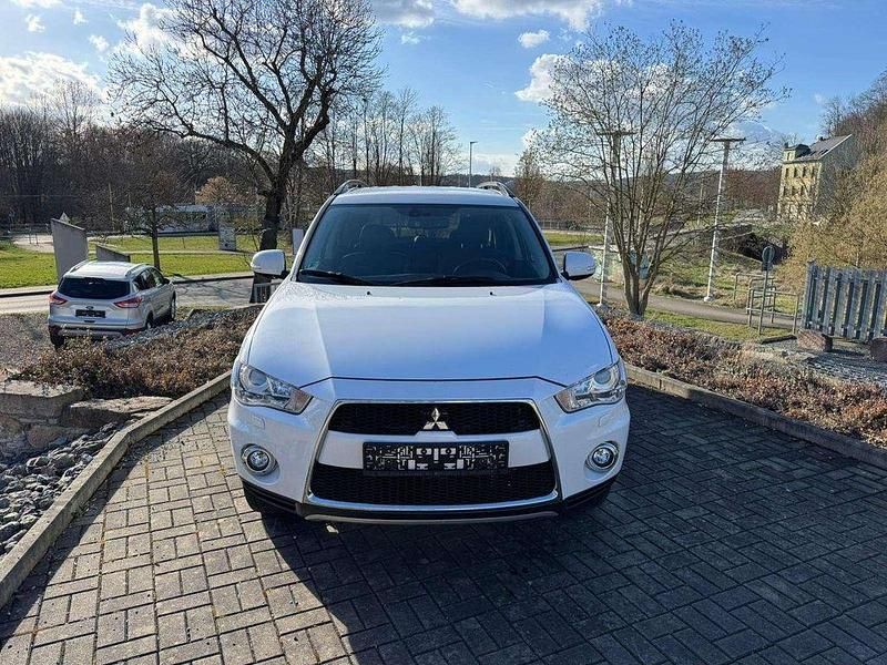 Gebraucht Mitsubishi Outlander 156 PS (114 kW) 2012 Weiß SUV