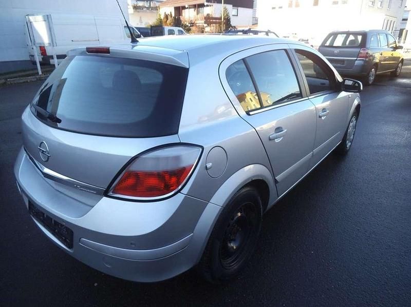 Gebraucht Opel Astra Enjoy 105 PS (77 kW) 2004 Silber Limousine