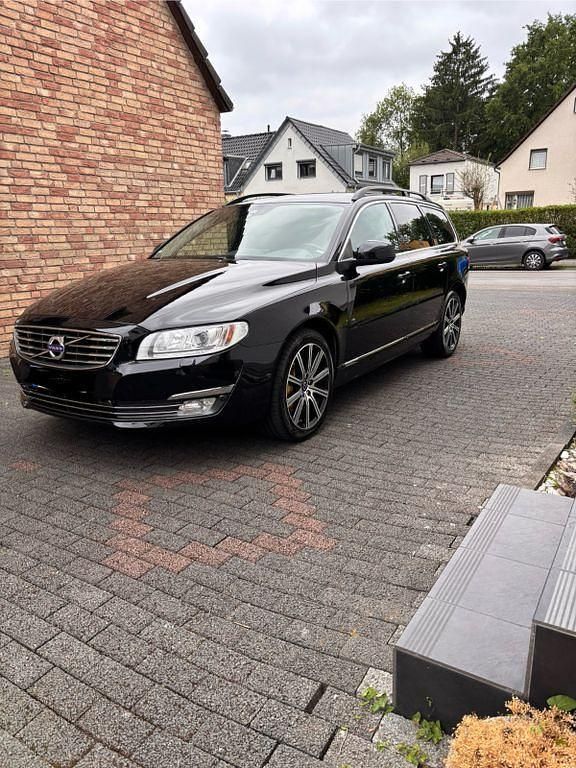 Schwarz Gebraucht 2012 Volvo V70 Summum Kombi | 11.000 € (Fairer Preis) - Bild 1/4