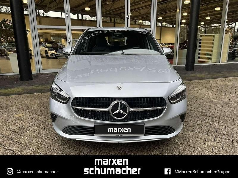 Gebraucht Mercedes B200 Progressive 150 PS (110 kW) 2024 Lack hightechsilber Van / Kleinbus