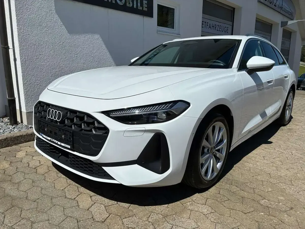 Gebraucht Audi A5 Sport 150 PS (110 kW) 2025 Weiß Kombi