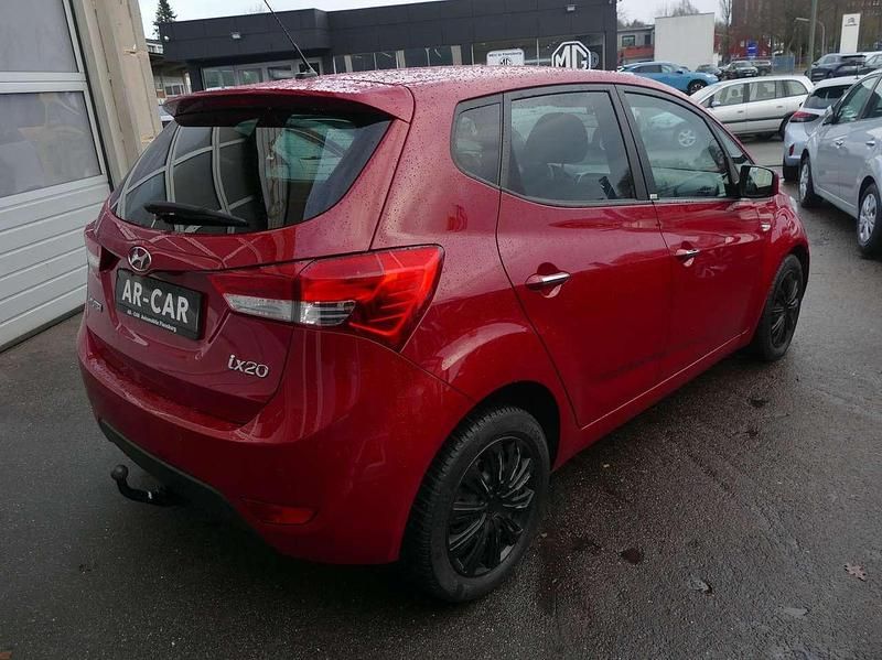 Gebraucht Hyundai ix20 Passion 90 PS (66 kW) 2016 Rot Kleinwagen