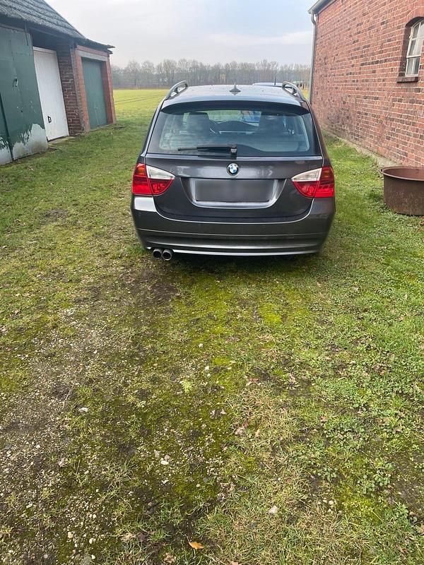 Gebraucht BMW 325 217 PS (159 kW) 2008 Grau Kombi