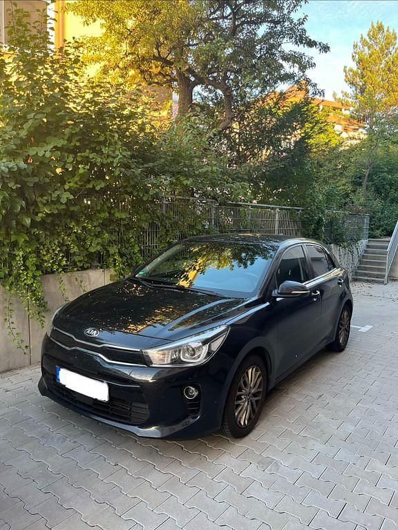 Schwarz Gebraucht 2017 Kia Rio Spirit Limousine | 7.000 € (Etwas zu teuer) - Bild 1/4