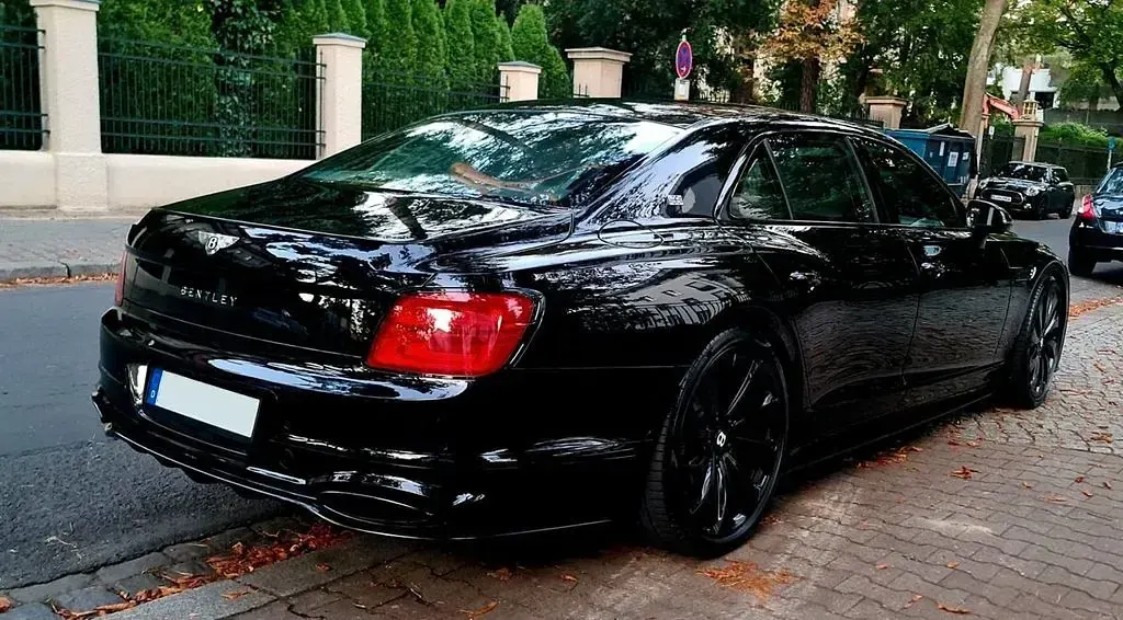 Second-hand Bentley Flying Spur 635 CP (467 kW) 2020 Negru Berlinǎ