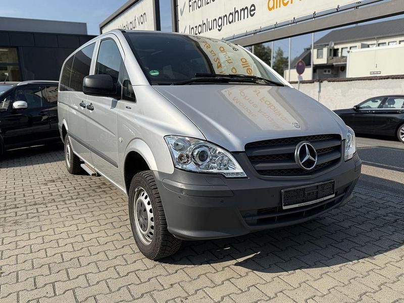 Silber Gebraucht 2014 Mercedes Vito Van / Kleinbus | 24.900 € (Teuer) - Bild 1/4